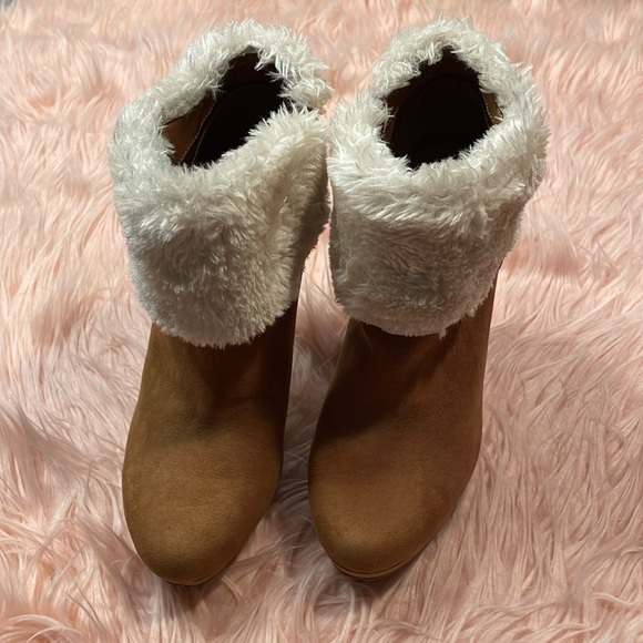 GBG Guess Tan High Heel Ankle Booties White Fur & Buckle Accent Heeled‎ Boots - Picture 2 of 9